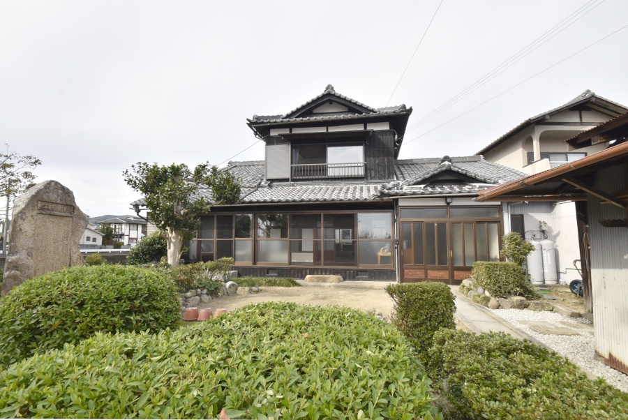 「広々宅地に建つ、令和2年にリフォーム済の4LDK日本家屋！たつの市104坪の物件」のメイン画像